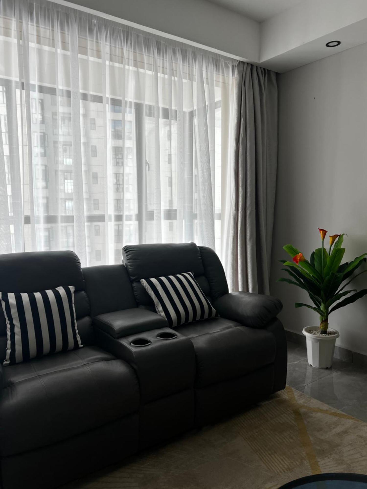 Emerald Suites-ke Apartment