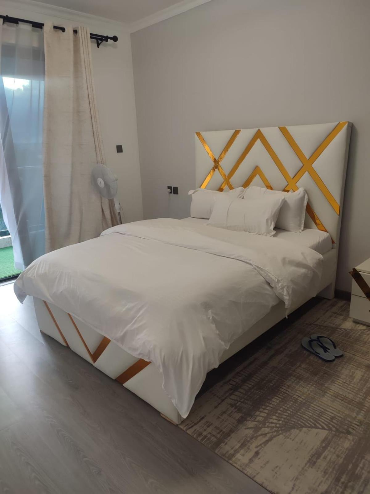 Unique 2br With Skyview Roof Pool Gym Apartment