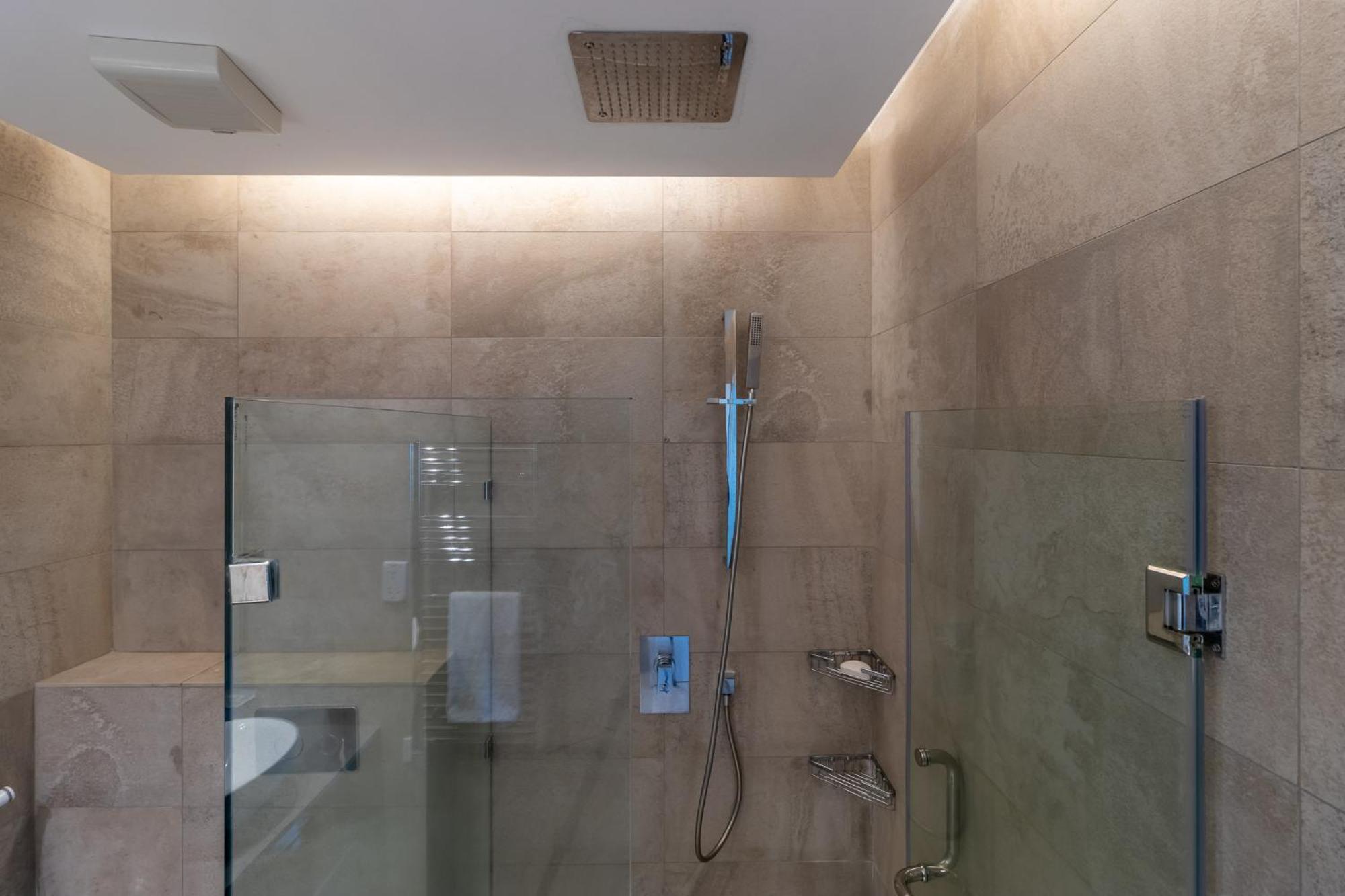 2 Bed Stunning Views In The Heart Of *