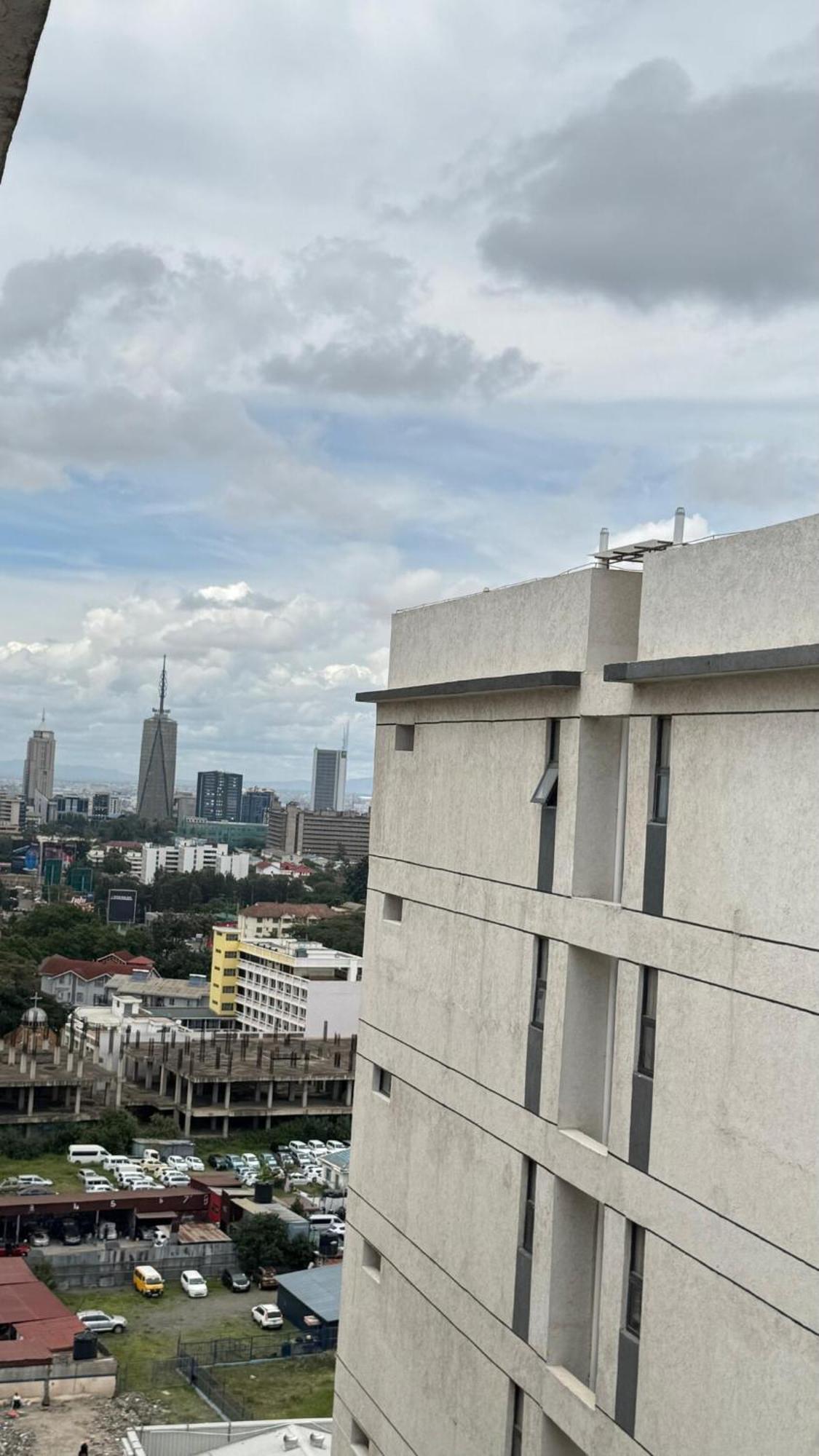 Modern 1br In Kilimani Wifi,netflix,free Parking,near Yaya Center