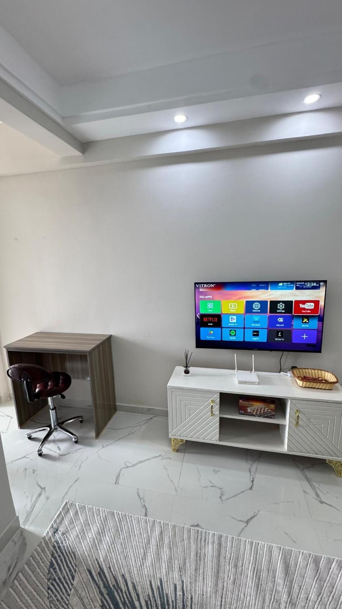 Modern 1br In Kilimani Wifi,netflix,free Parking,near Yaya Center Apartment Nairobi