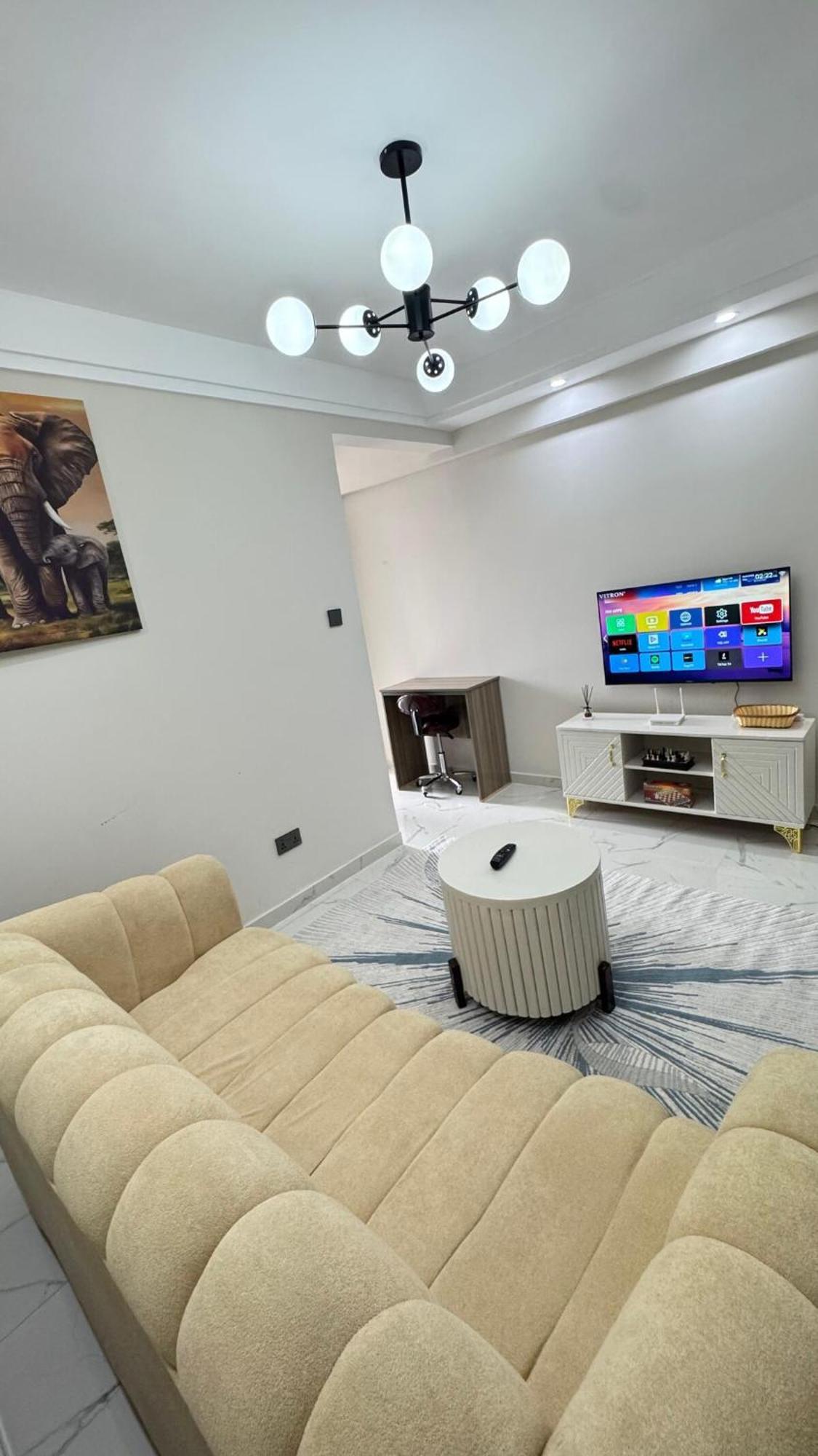 Modern 1br In Kilimani Wifi,netflix,free Parking,near Yaya Center Apartment