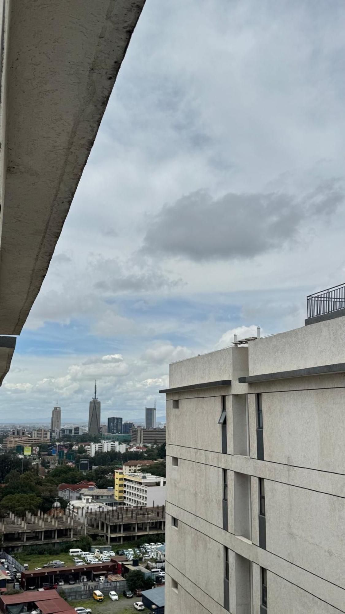 Modern 1br In Kilimani Wifi,netflix,free Parking,near Yaya Center Nairobi