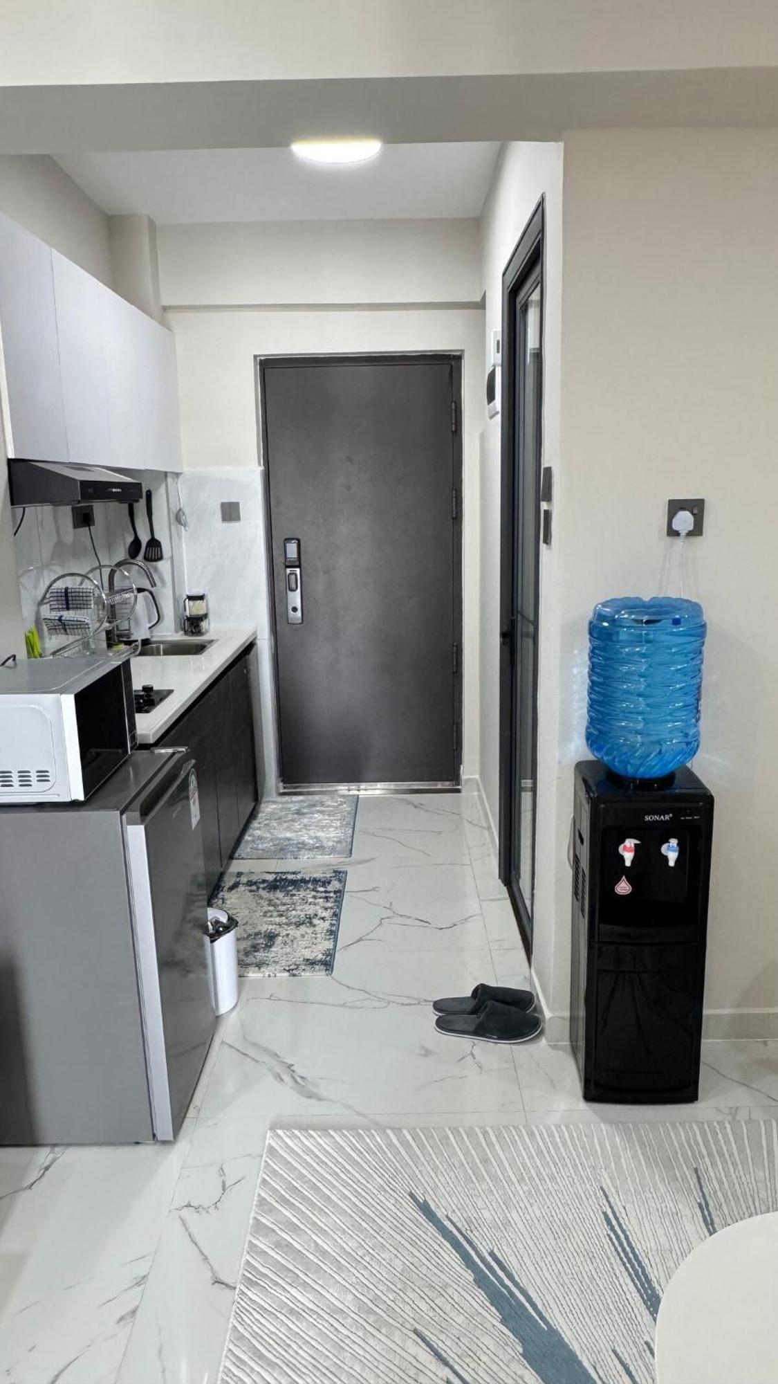 Apartment Modern 1br In Kilimani Wifi,netflix,free Parking,near Yaya Center Nairobi