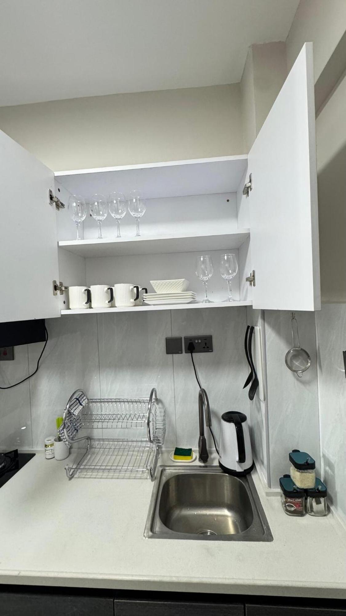 Modern 1br In Kilimani Wifi,netflix,free Parking,near Yaya Center Nairobi