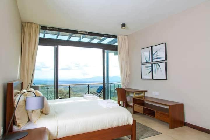 Villa Glass House At Champagne Ridge By Yourhost Nairobi