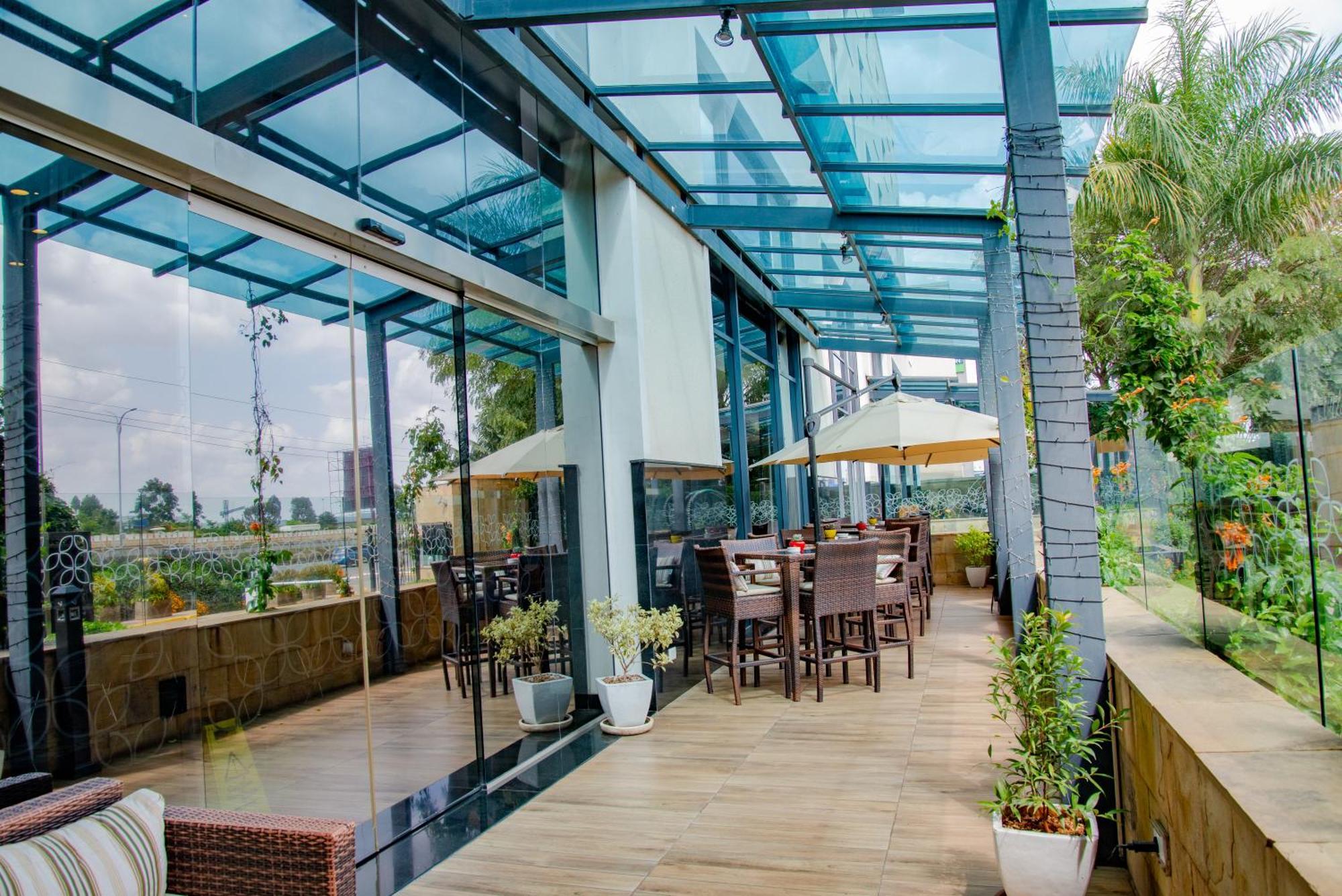 Hilton Garden Airport 4*