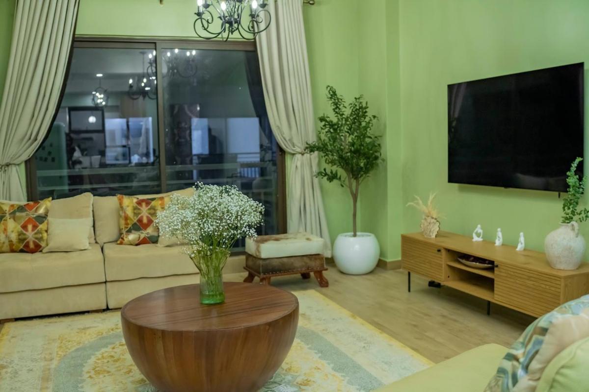Stylish Getaway 2br Pooltable Apartamento Nairobi