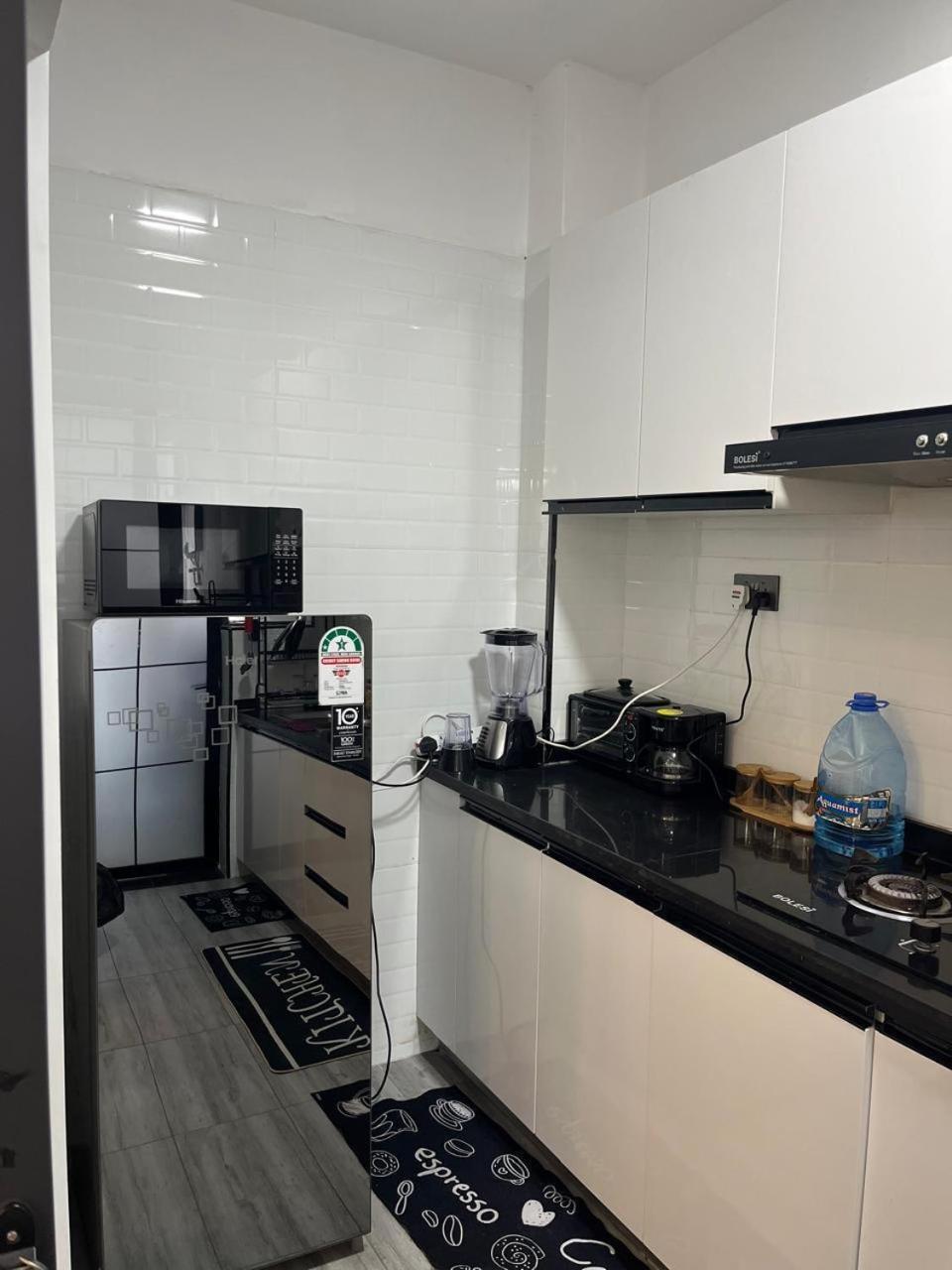 Executive Fully Furnished With Luxurious Facilities Which Features A Breathtaking Views And Close Proximity To Major Shopping Malls Thus Offering A High End Lifestyle * Nairobi