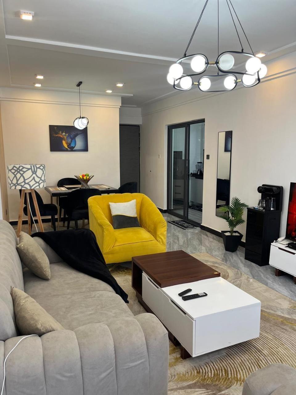 Executive Fully Furnished With Luxurious Facilities Which Features A Breathtaking Views And Close Proximity To Major Shopping Malls Thus Offering A High End Lifestyle Apartment