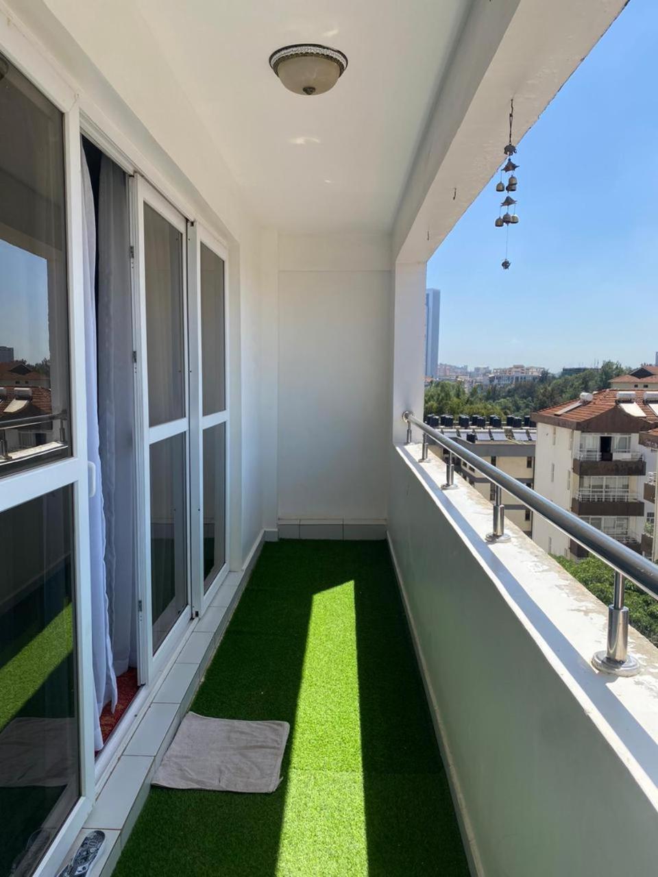 Vibrant In The City! Apartment