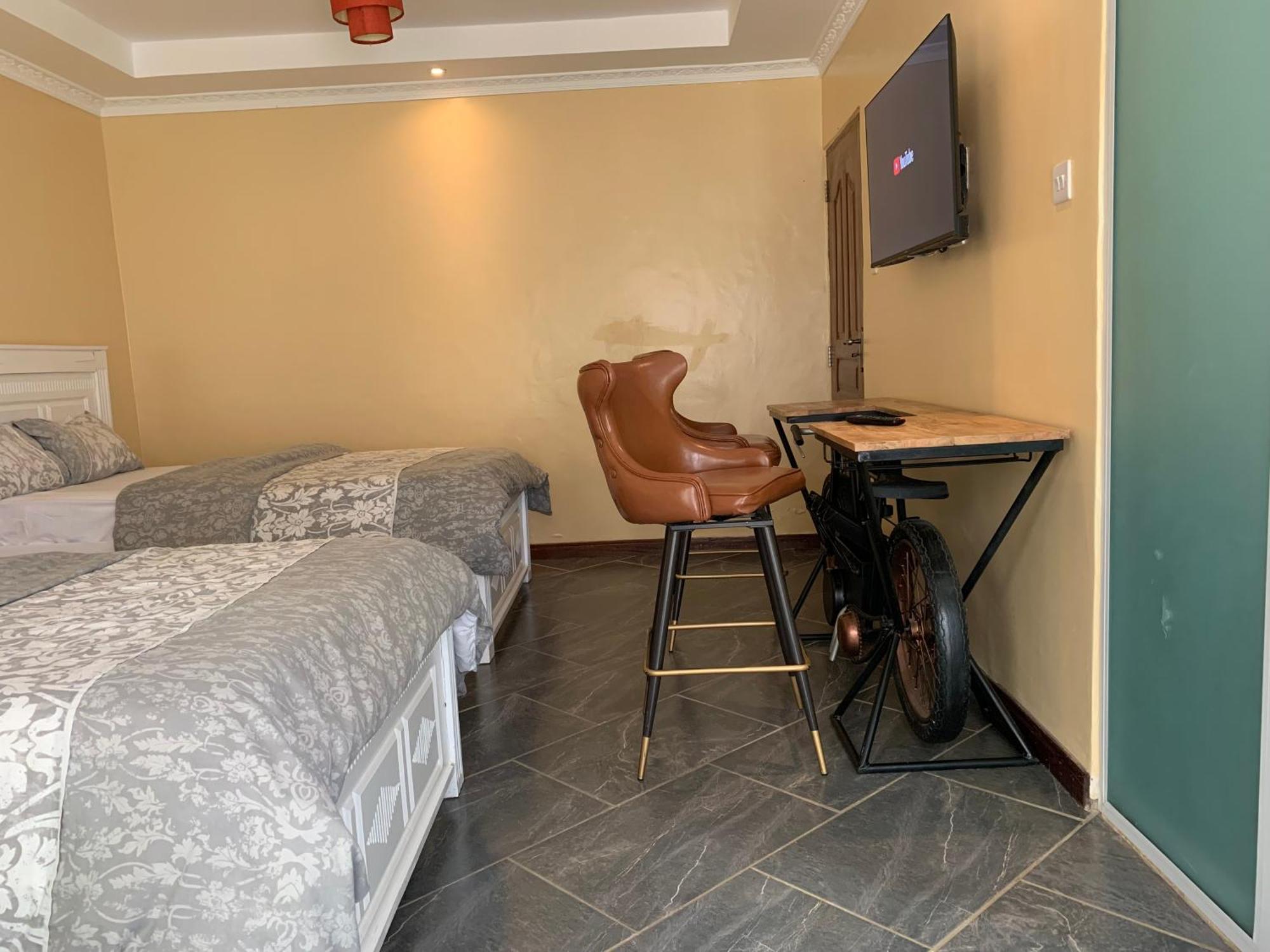 Nairobi Inn *