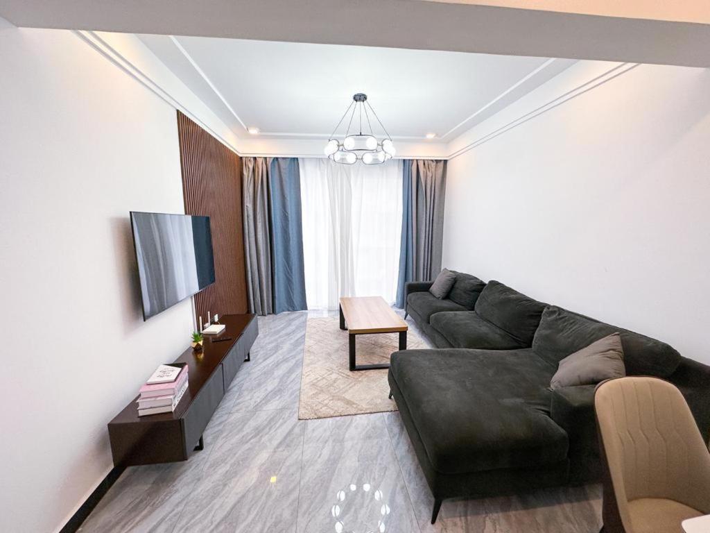 Apartment Elegant Classy With Swimming Pool ,fully Equipped Gym ,child Play Area And Close Proximity To Shopping Malls And Great Breathtaking Views