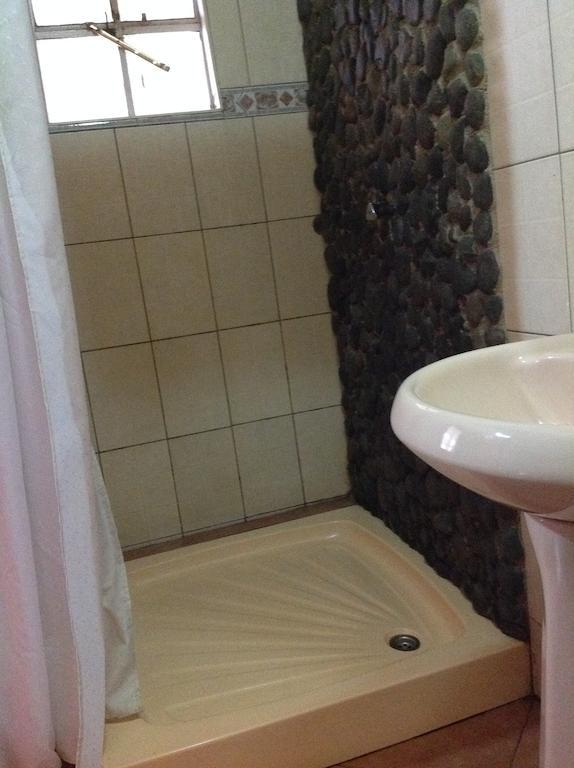 Khweza Bed & Breakfast 2*