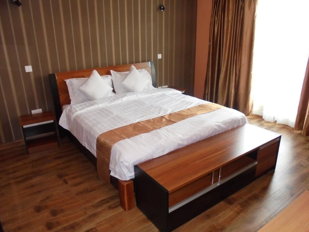 Hotel We And 3*