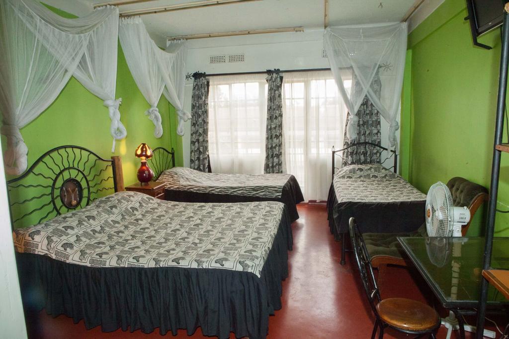 Bed & Breakfast Khweza 2*