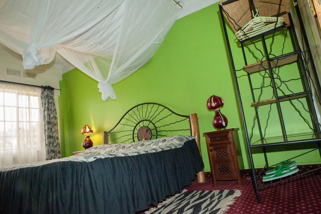 Bed & Breakfast Khweza 2*