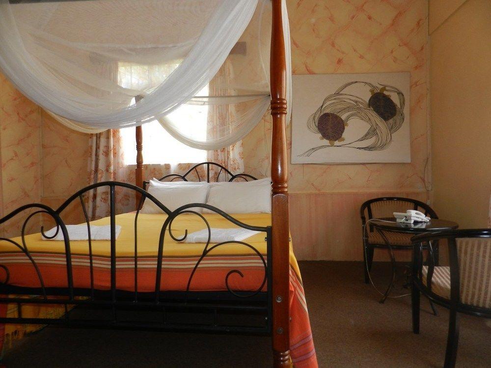 Hibiscus Hotel 2*