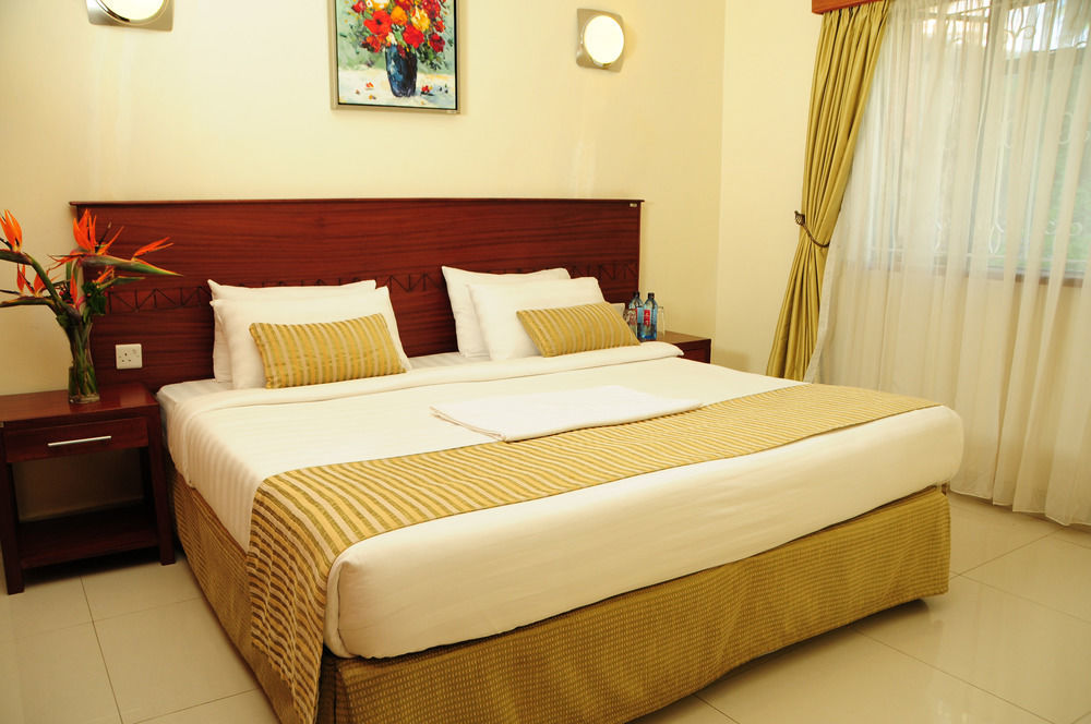 Hotel Brickwood Apartments 4*