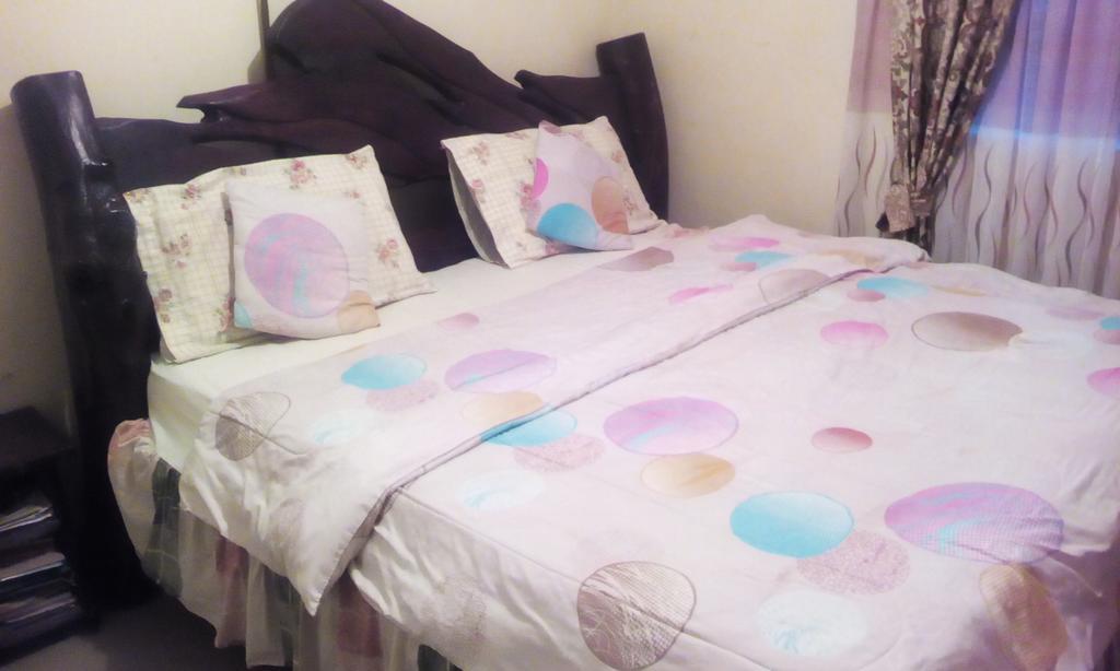 Homestay Lizzie's Place *