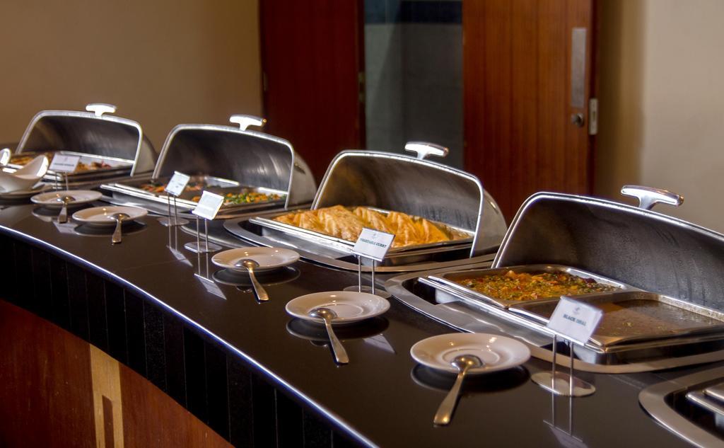 Hotel The Panari - Near Jomo Kenyatta International Airport Nairobi