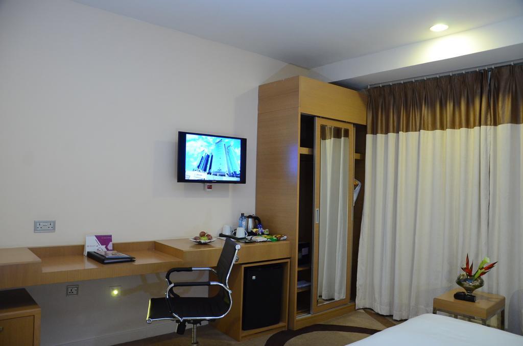 Hotel Prideinn Azure Westlands 4*
