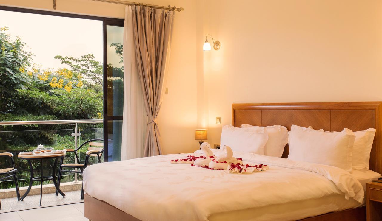 Hotel Lotos & Suites, 4*