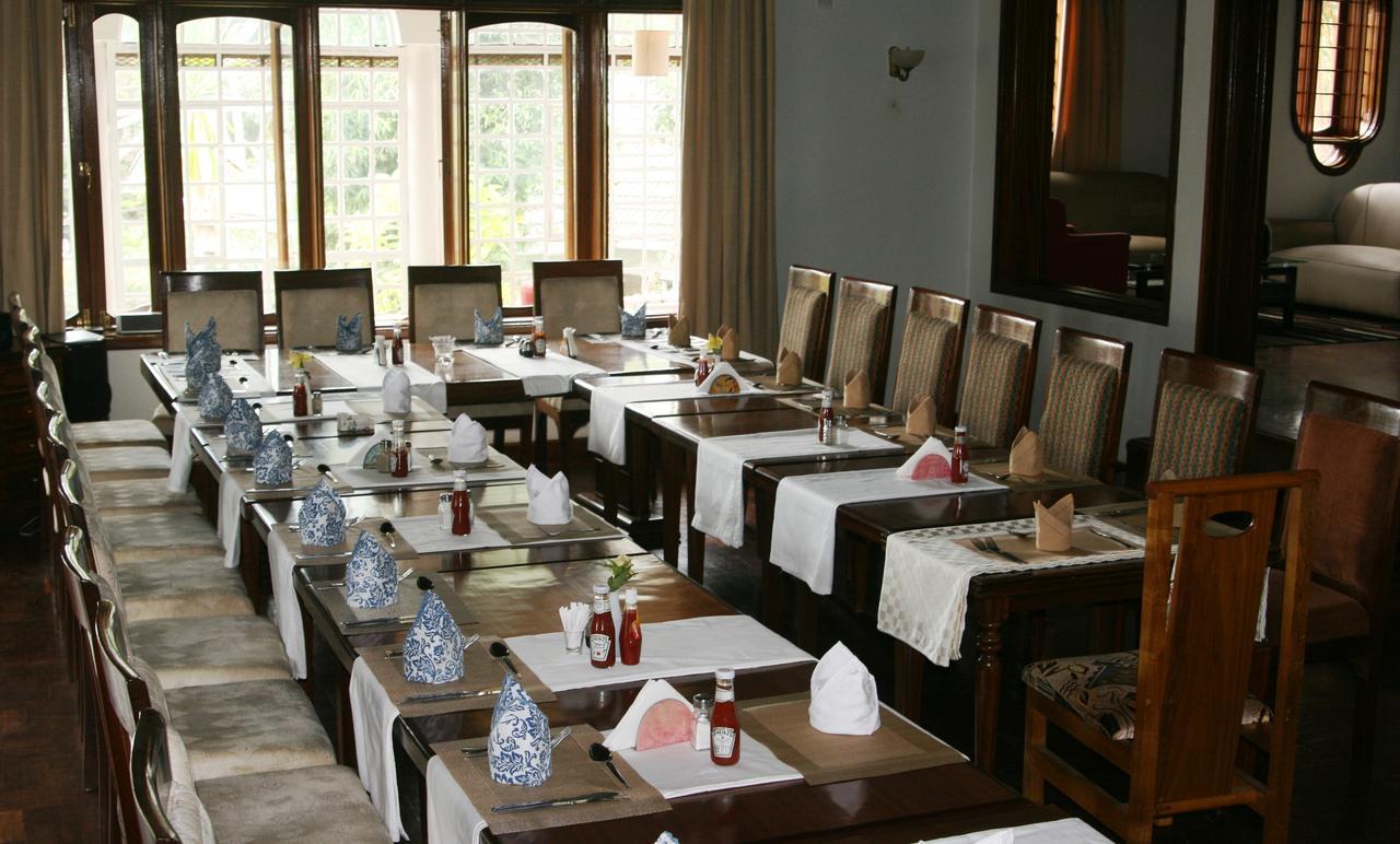 Lavington Hill House 3*