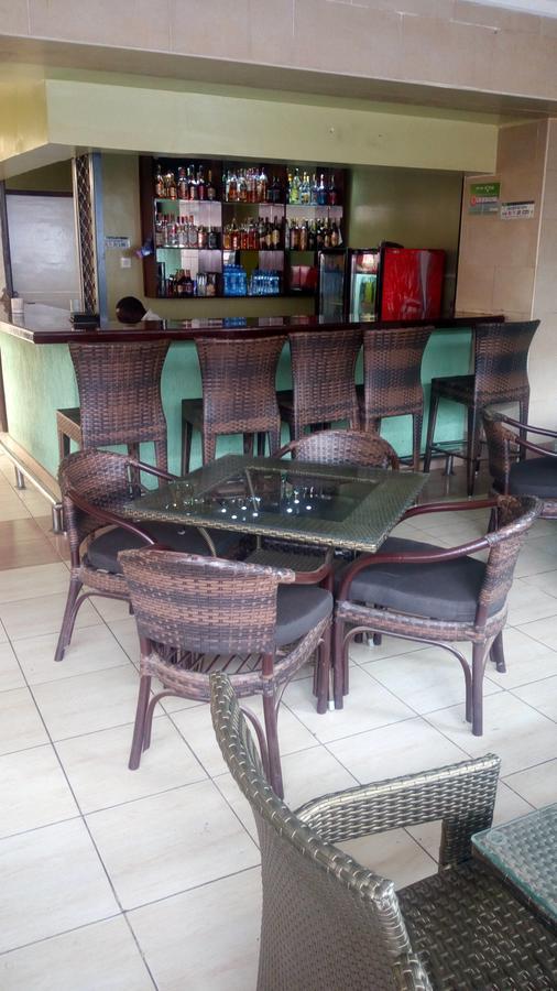 Ash White 2* Nairobi