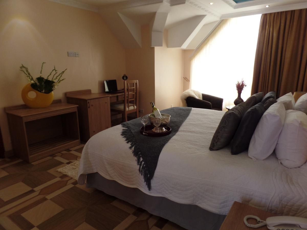Leone Boutique Hotel 3*