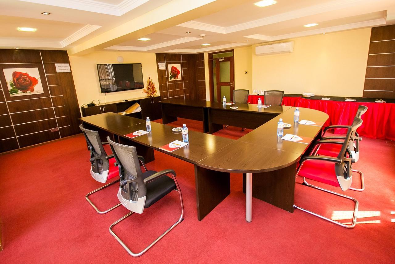 Waridi Paradise And Hotel