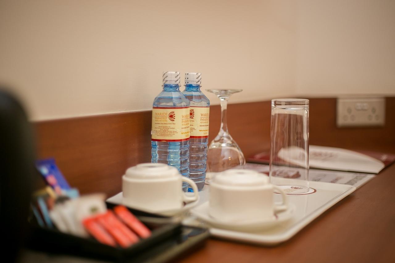 Waridi Paradise And Nairobi