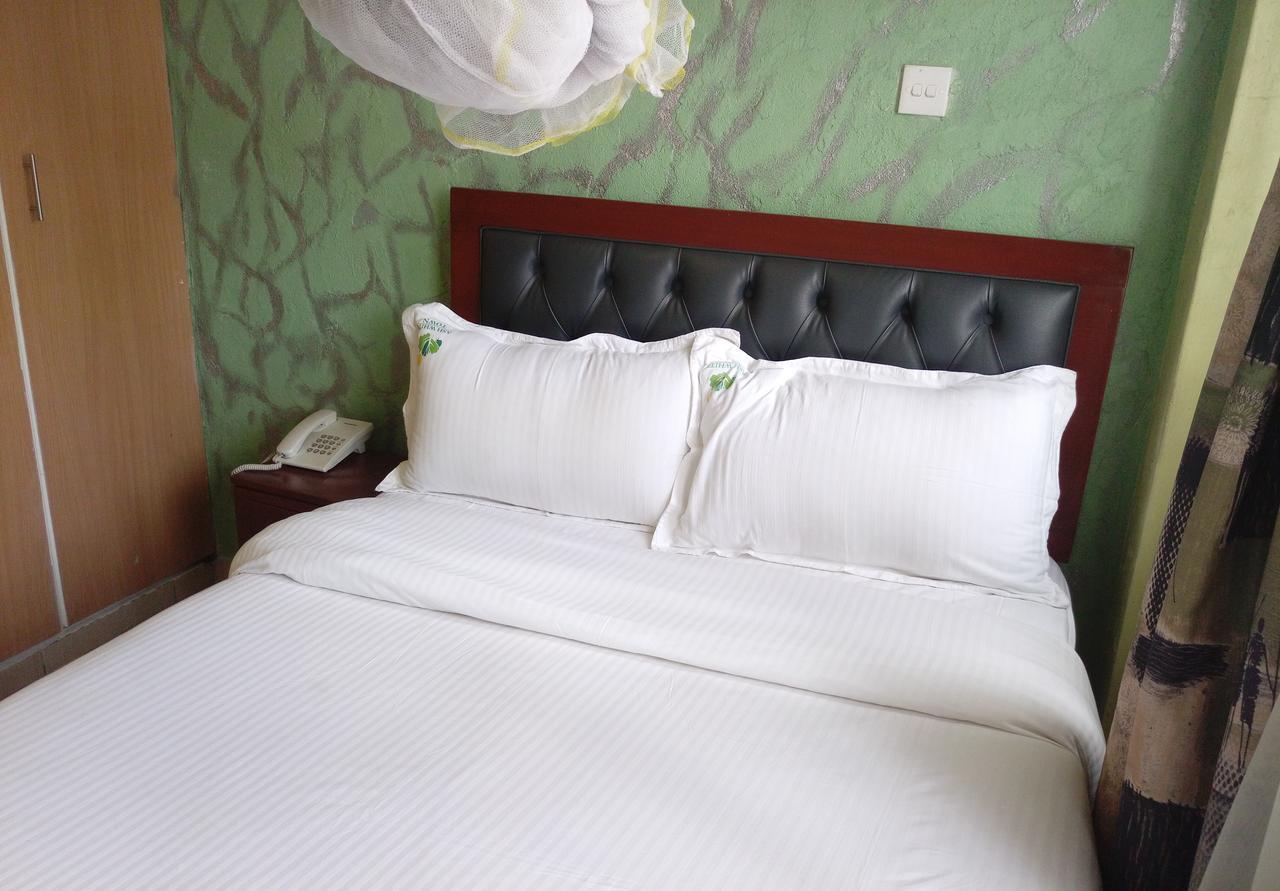 Ash White 2* Nairobi