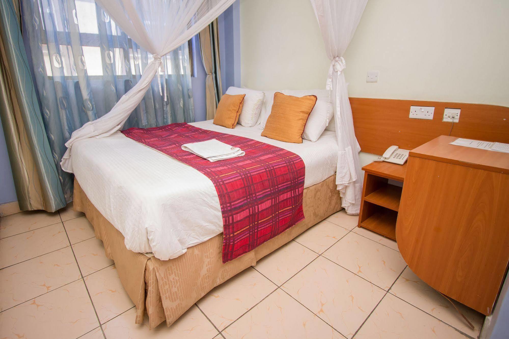 Milestone Hotel 2*