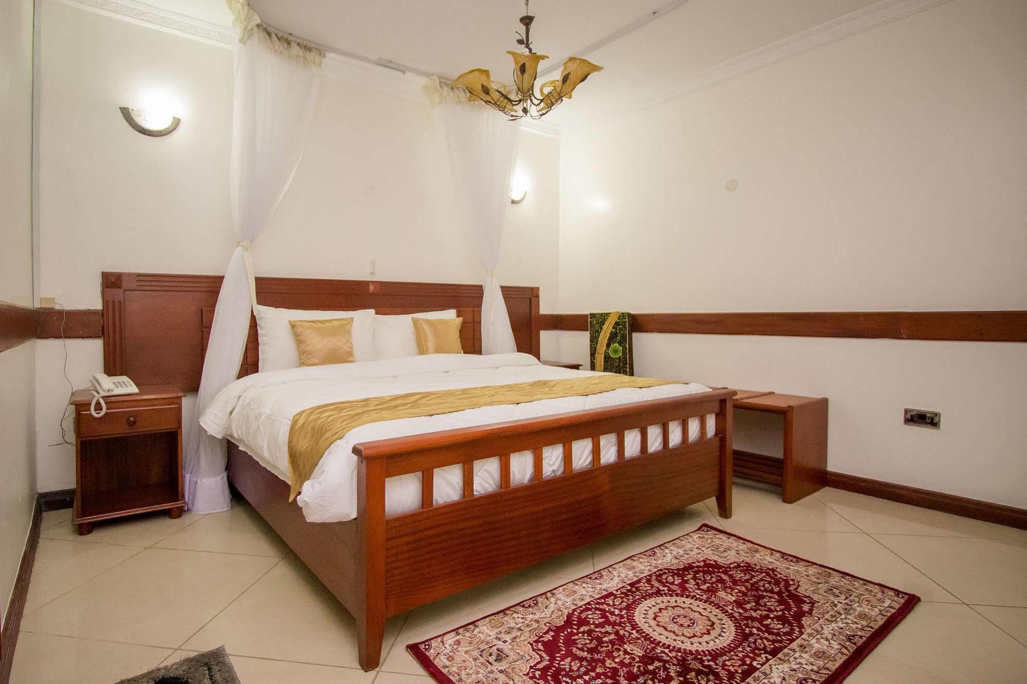 Hyatt Palace Hotel 3*