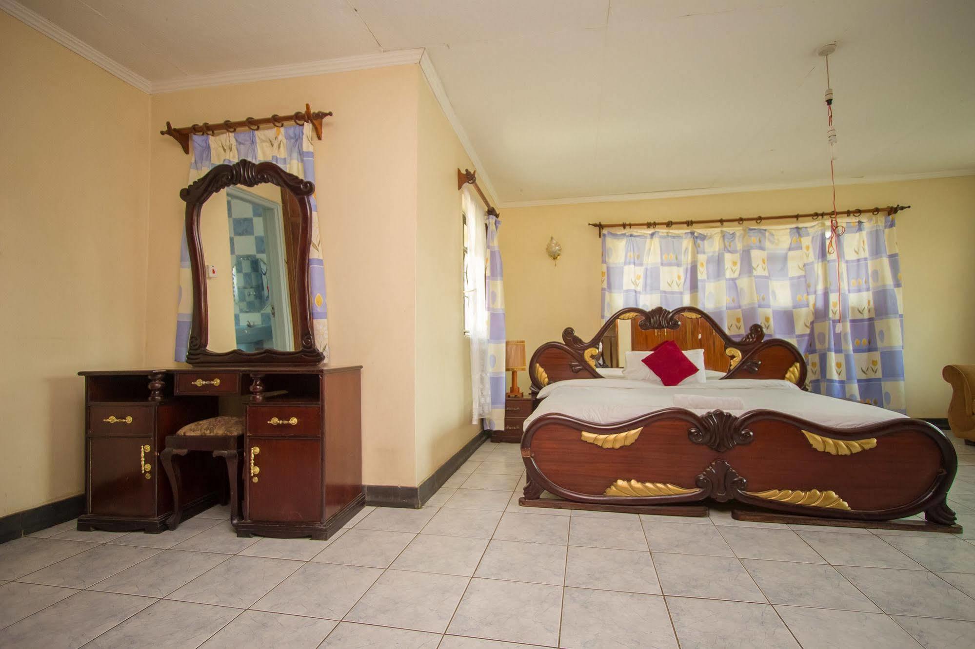Airport Hotel 3*