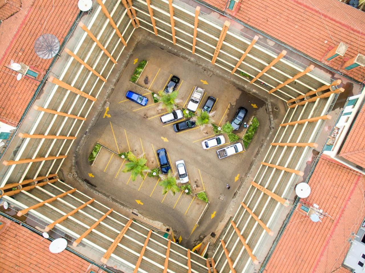 Njema Court 3*