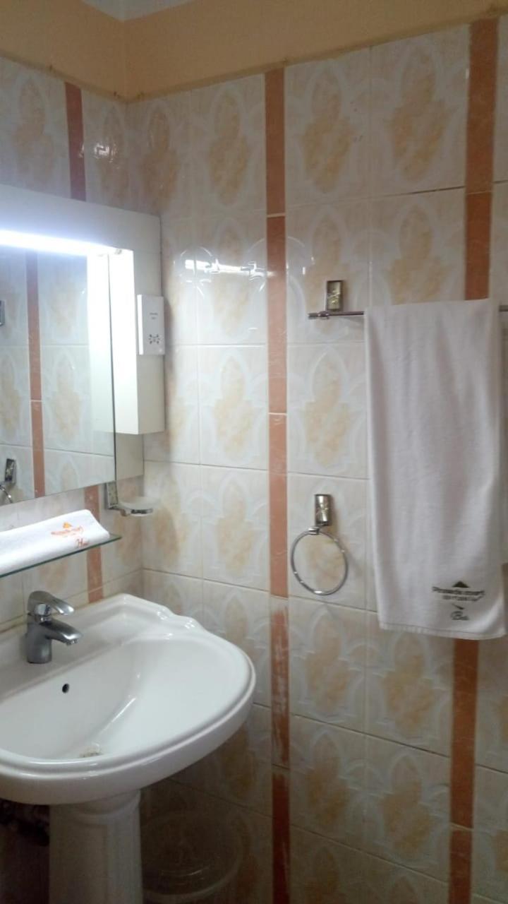 Pinnacle Court Aparthotel 3*