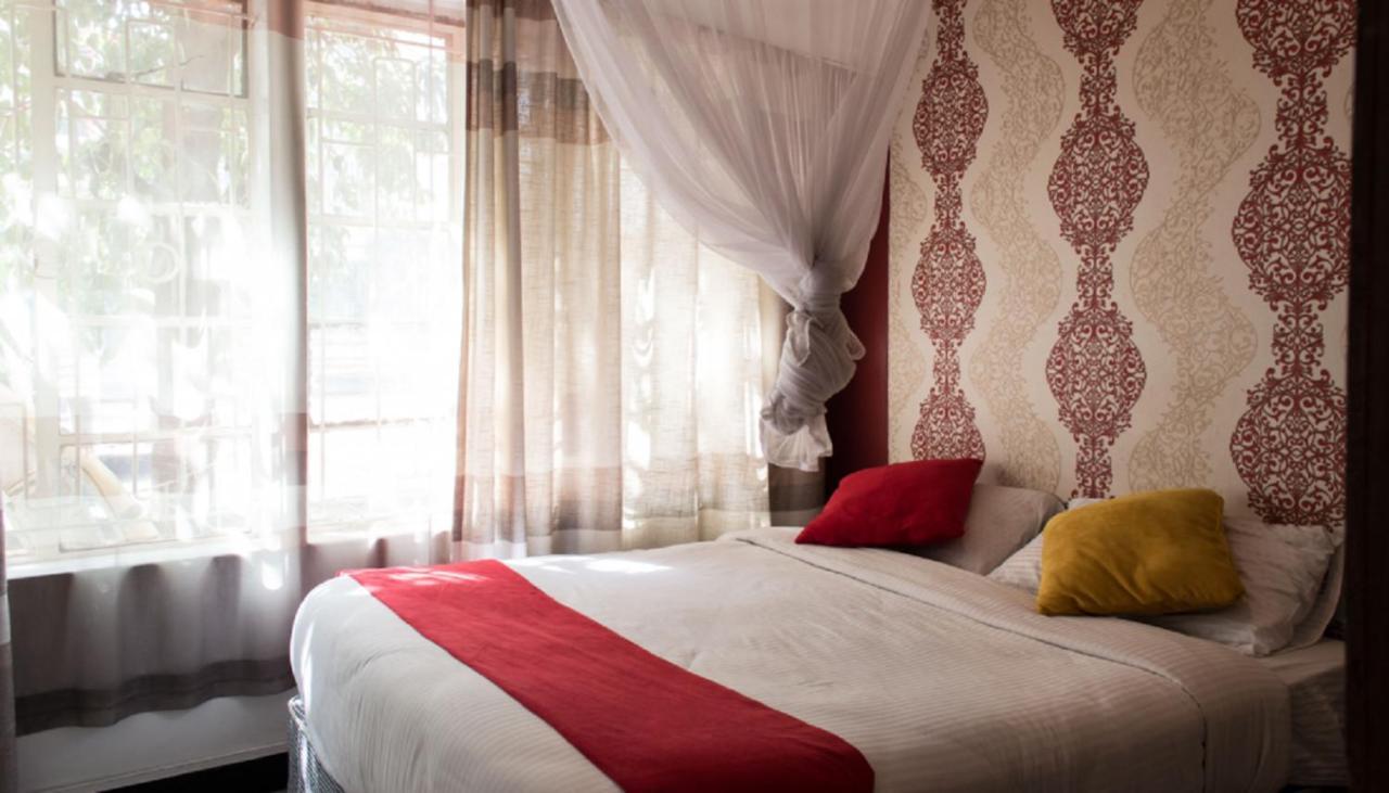 Embassy Hotel 2*