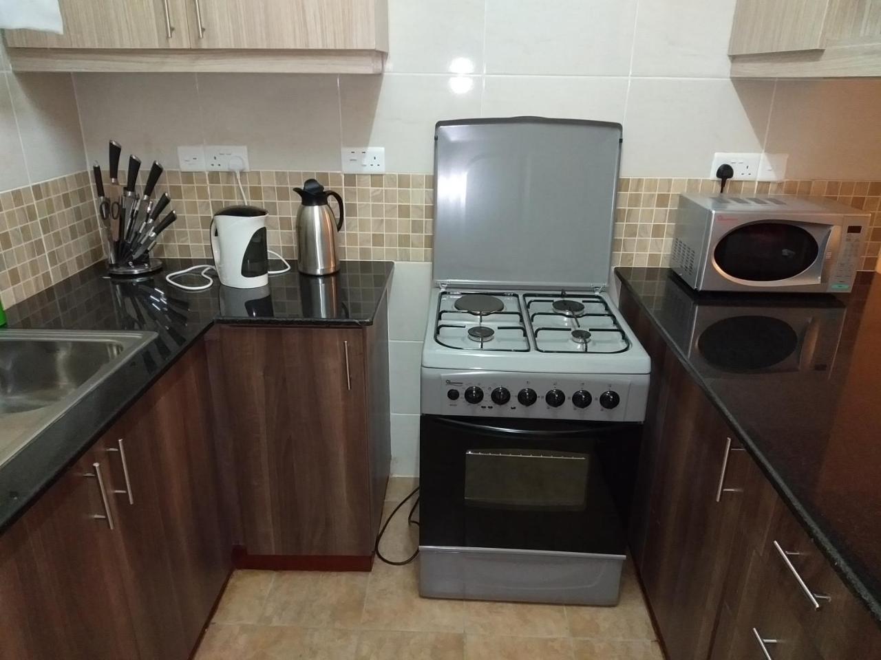 Apartment W Place Close *