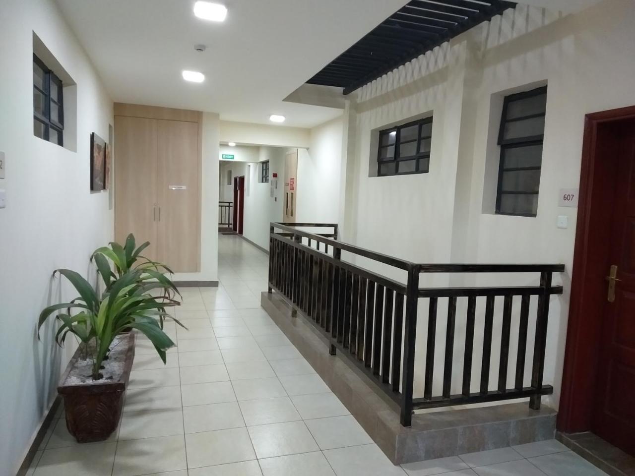 Apartment W Place Close