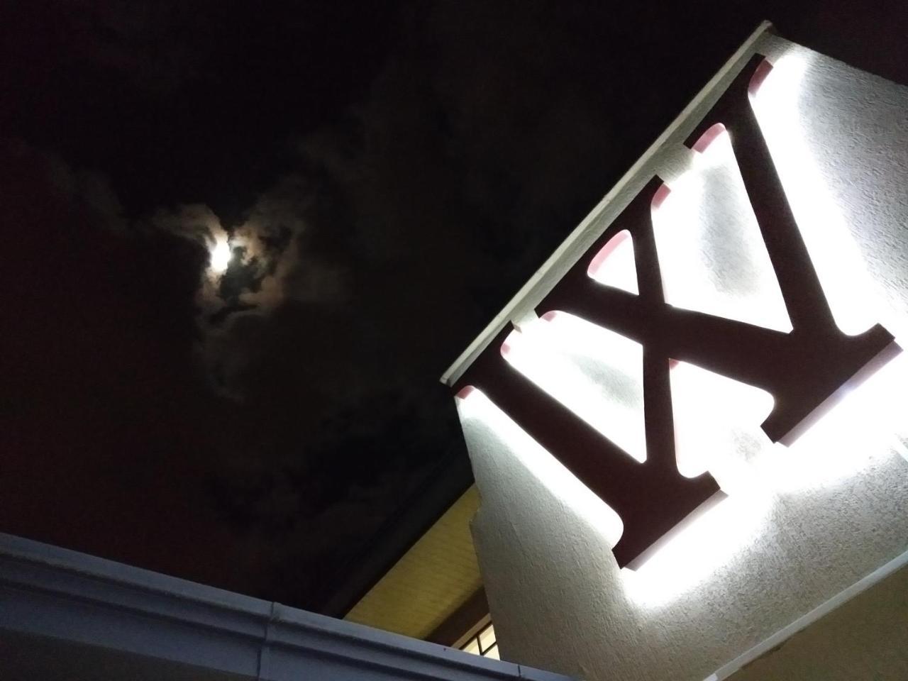 W Place Close Apartment