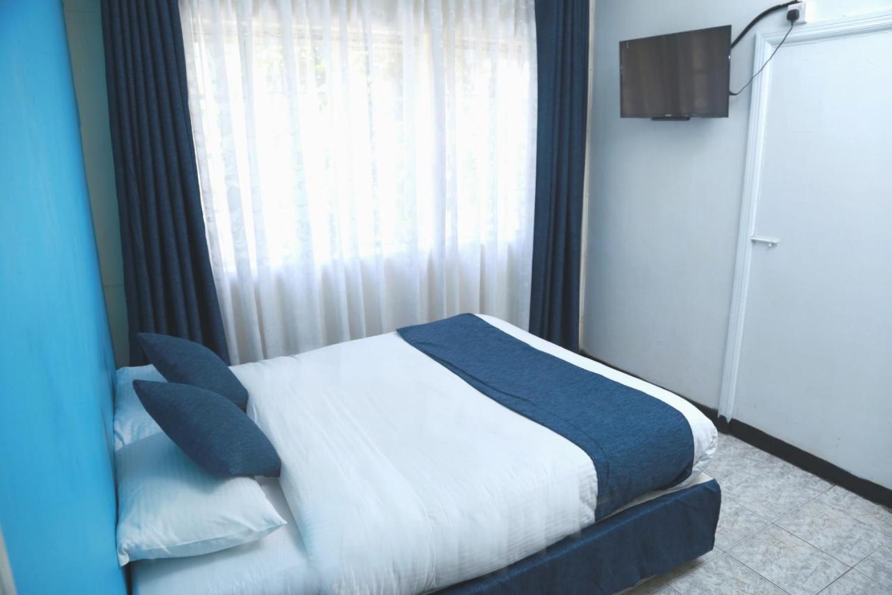 Hotel Embassy 2*