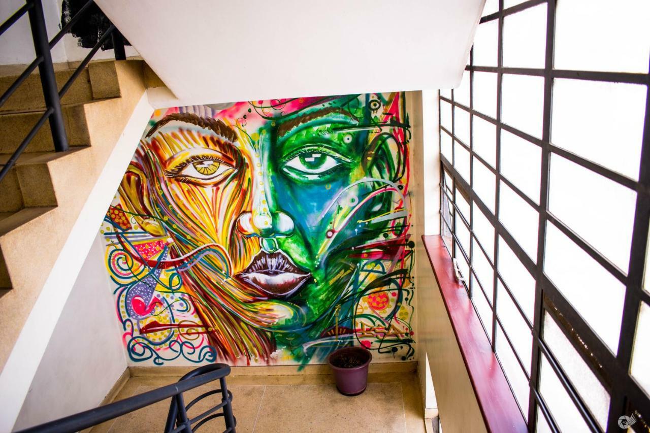 Mercy-phillips Located At Eagle Tower Building Centre Apartamento *
