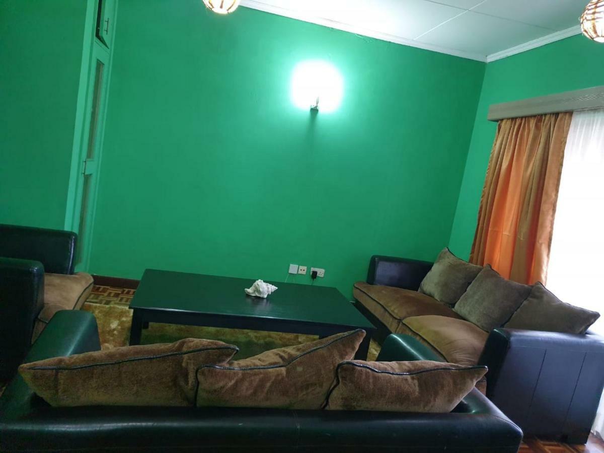 Pram Court Apartment *