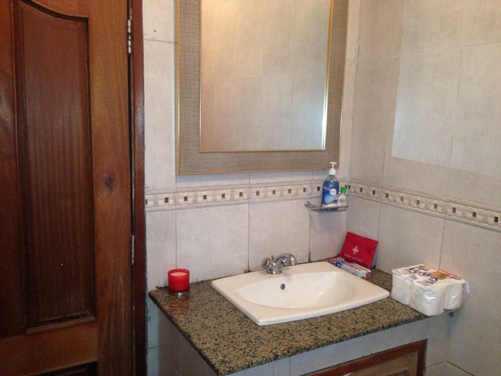 Guest house Away From 1 Bedroom, Braeside Garden