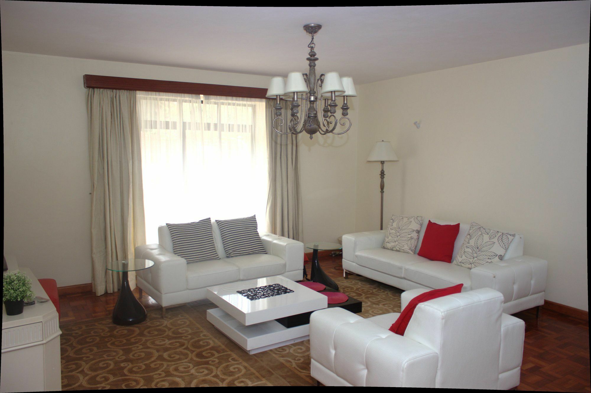 Brooks Apartment *