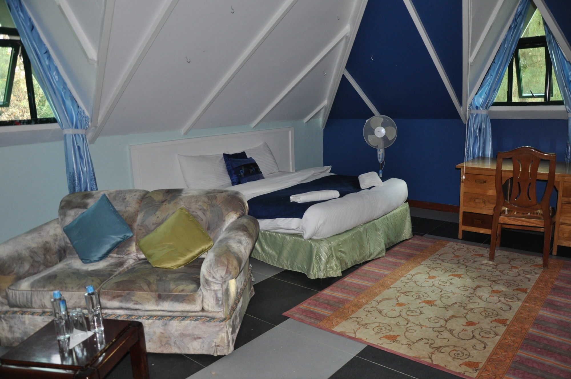 Hotel Karen & 3*