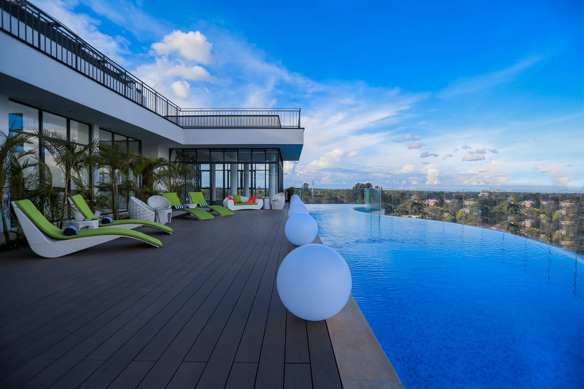 Kingfisher Nest Aparthotel 4*