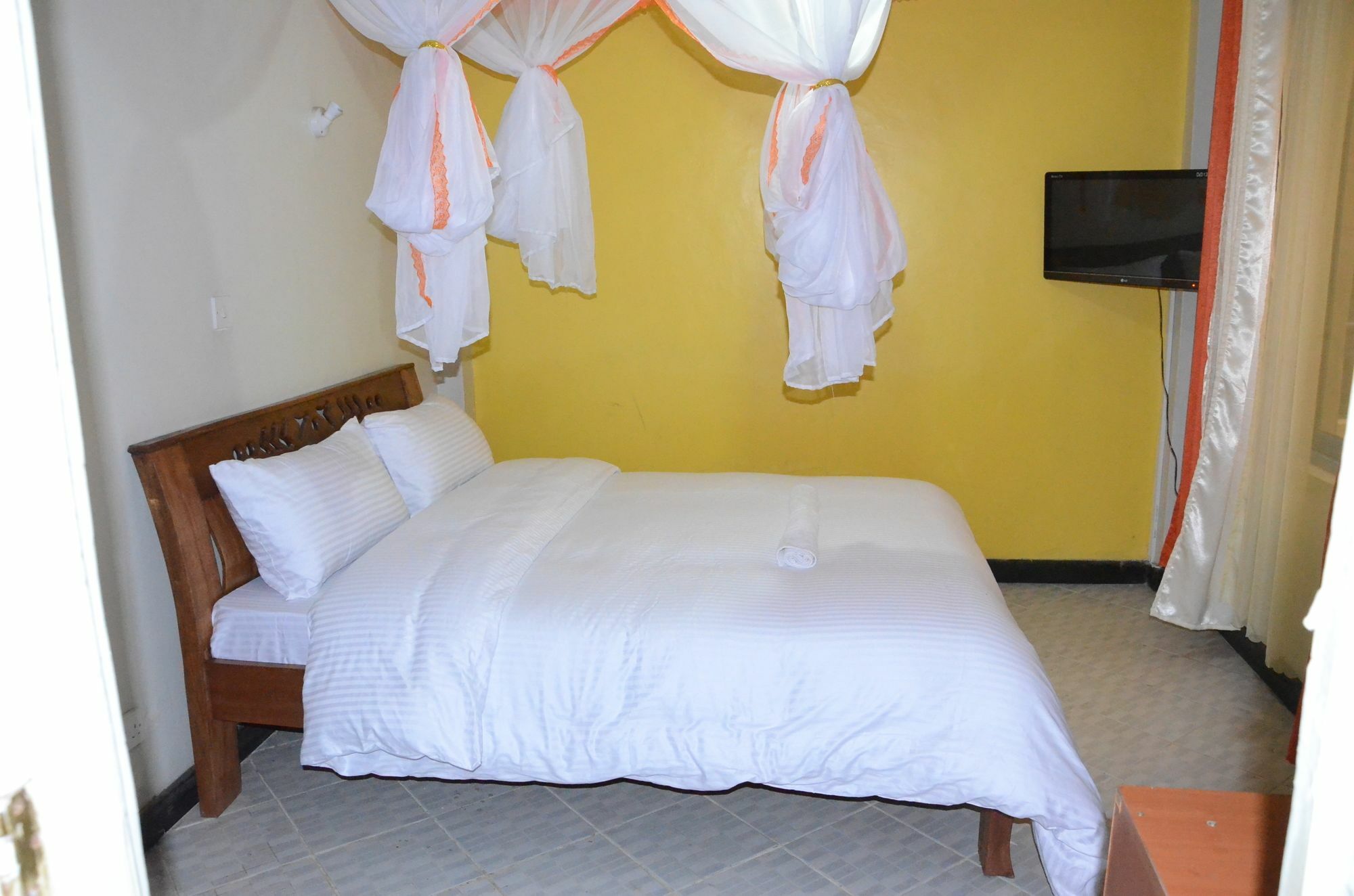 Golden Goose Hotel